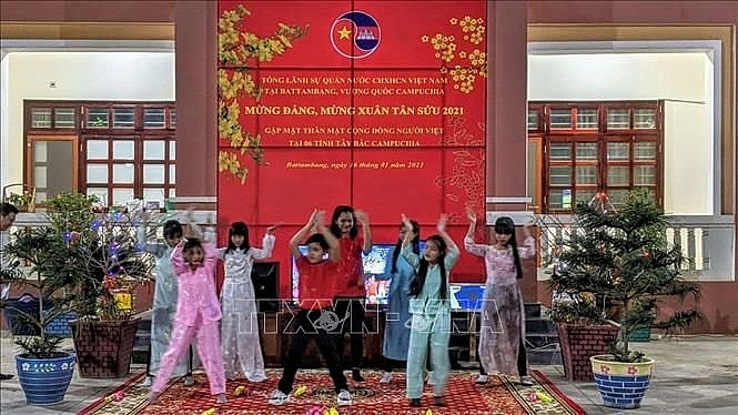 Gặp mặt cộng đồng người Việt tại 8 tỉnh Tây Bắc Campuchia