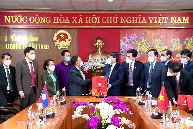 Tỉnh Hủa Phăn và Bôlykhămxay (Lào) thăm, chúc Tết chính quyền, nhân dân tỉnh Thanh Hóa, Hà Tĩnh