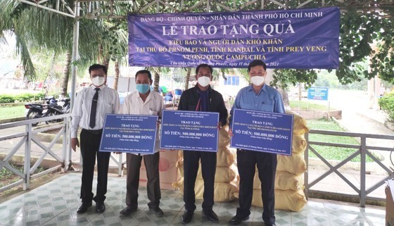 Hướng đến kiều bào ở xứ Angkor