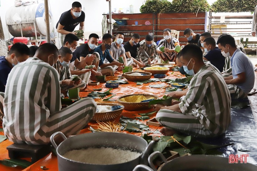 Giảm án, tha tù, tặng quà, chăm lo cho đời sống phạm nhân dịp Tết Nhâm Dần