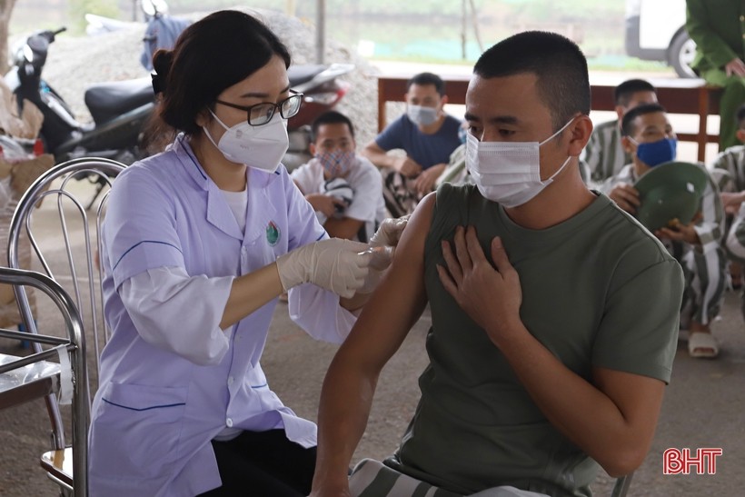 Giảm án, tha tù, tặng quà, chăm lo cho đời sống phạm nhân dịp Tết Nhâm Dần