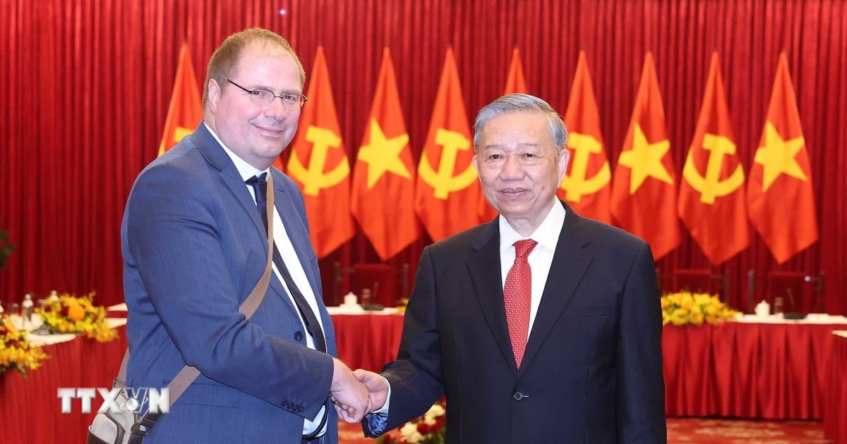 dang cong san phap nhan manh dau moc chien luoc cua dang cong san viet nam