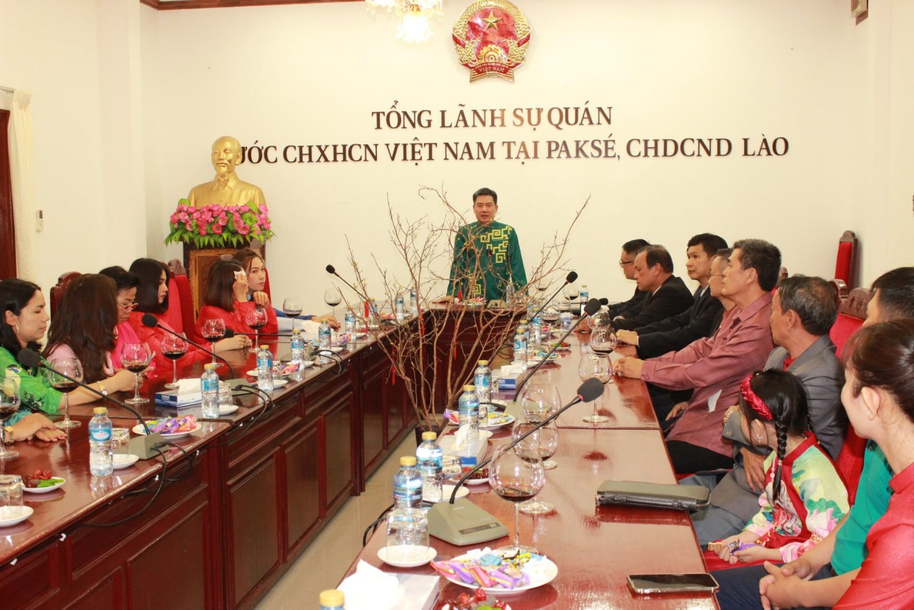 Chào cờ Tổ quốc - đón Xuân Nhâm Dần 2022 tại Pakse (Lào)