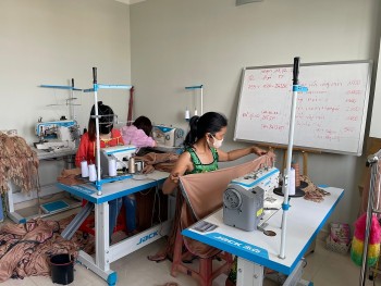 Tăng cường khả năng phục hồi kinh tế của nữ công nhân may trong COVID - 19