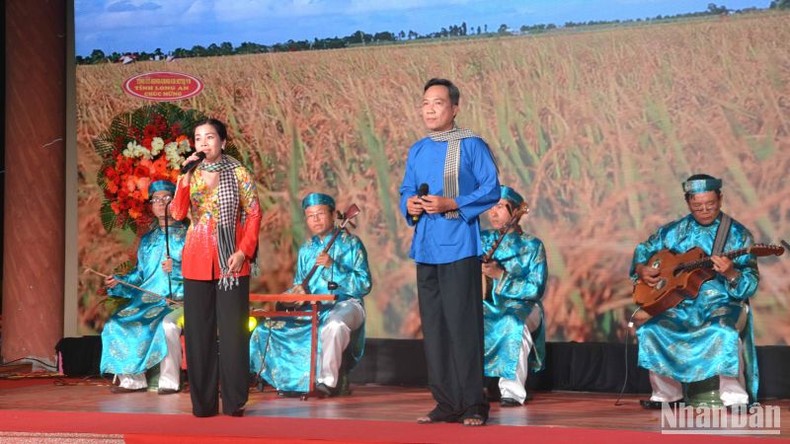 Gần 150 nghệ nhân, tài tử tham dự Liên hoan Đờn ca tài tử Nam Bộ tỉnh Long An mở rộng năm 2023 ảnh 1