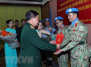 Trao quyết định cho 7 sỹ quan làm nhiệm vụ gìn giữ hòa bình LHQ