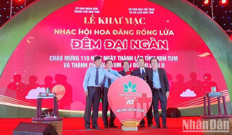 Nhạc hội hoa đăng rồng lửa “Đêm đại ngàn” kỷ niệm 110 năm thành lập tỉnh Kon Tum ảnh 1