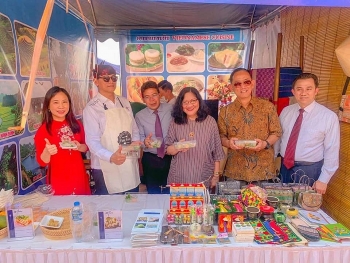 Quảng bá ẩm thực và đồ lưu niệm Việt Nam tại Lào