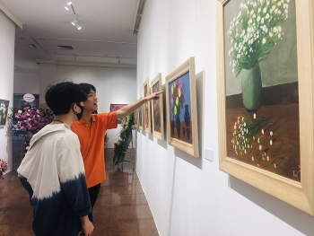 ruc ro 76 mau hoa qua co ve cua cac tac gia khong chuyen tai trien lam ke hoach c plan c