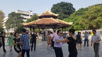 Lần đầu tiên tổ chức cuộc thi 