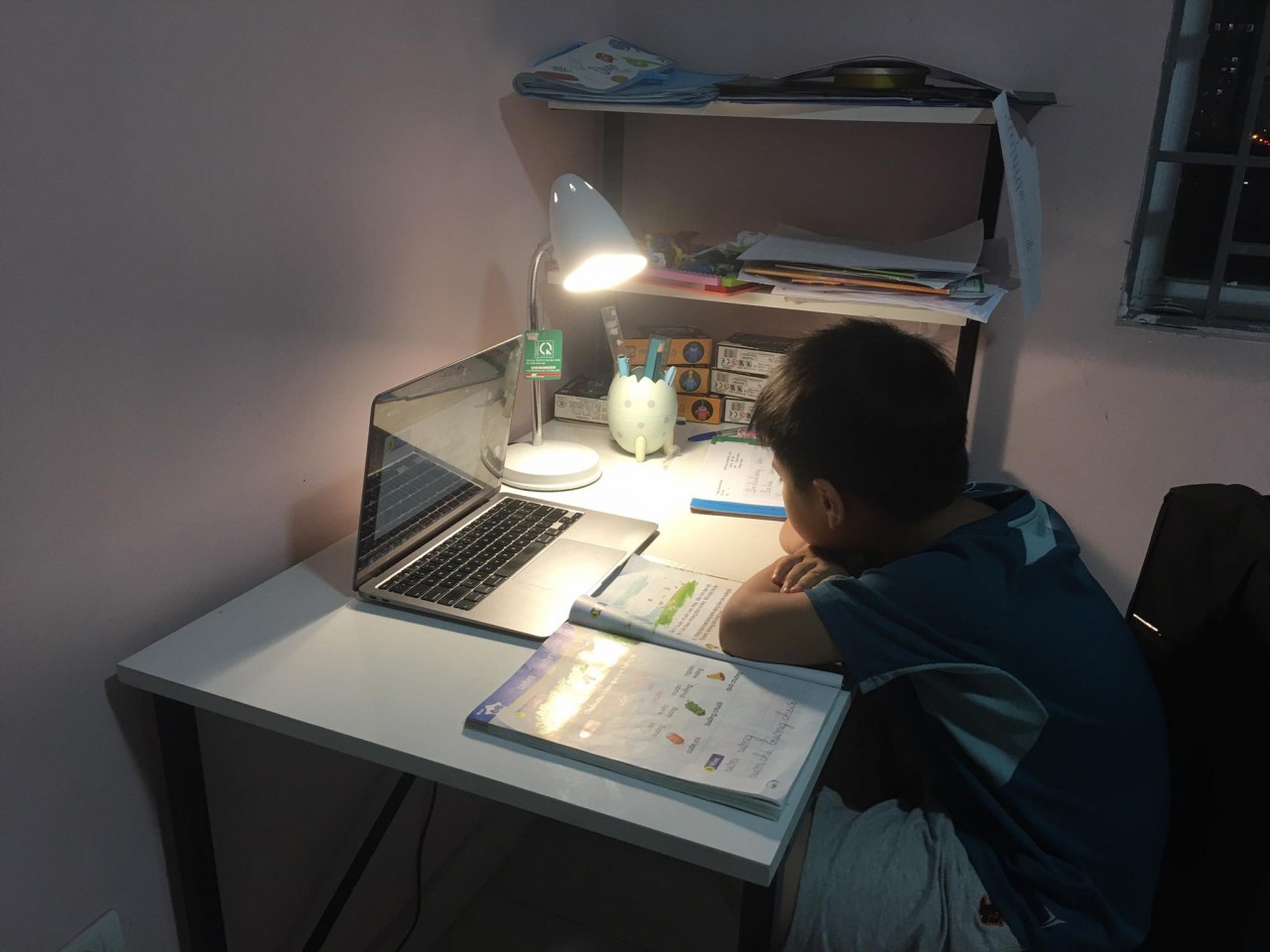 Hộ nghèo, cận nghèo được hỗ trợ máy tính bảng và dịch vụ viễn thông công ích