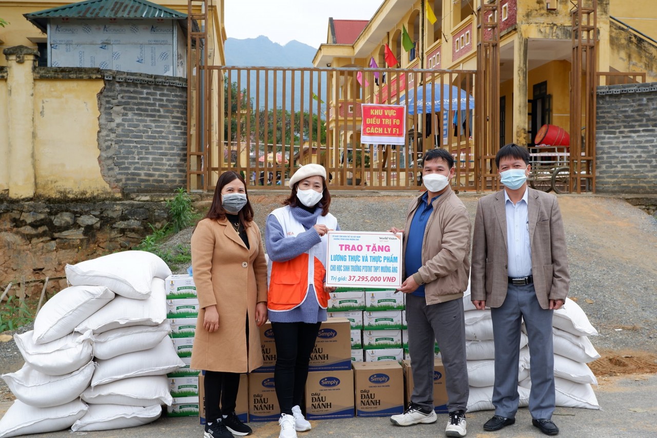 World Vision Việt Nam hỗ trợ tiền mặt cho 340 trẻ em mồ côi và bị ảnh hưởng COVID-19 tại TP.HCM