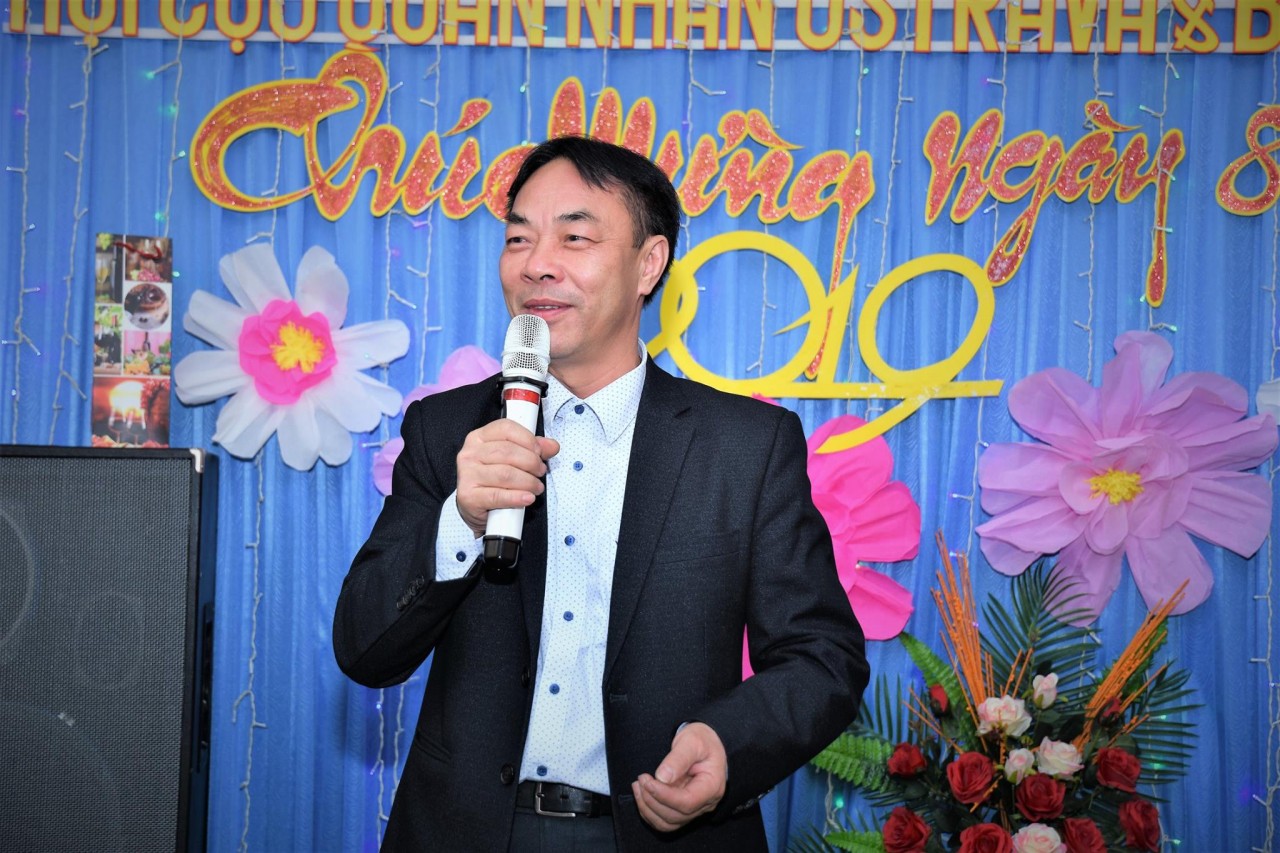 Một người Việt tại Séc được tặng Huân chương công trạng vì sự nghiệp phục vụ quốc gia