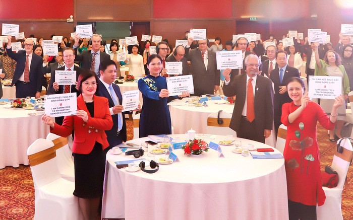 Bạn bè, phụ nữ kiều bào khắp các châu lục gửi thư chúc mừng Đại hội đại biểu Phụ nữ toàn quốc lần thứ XIII