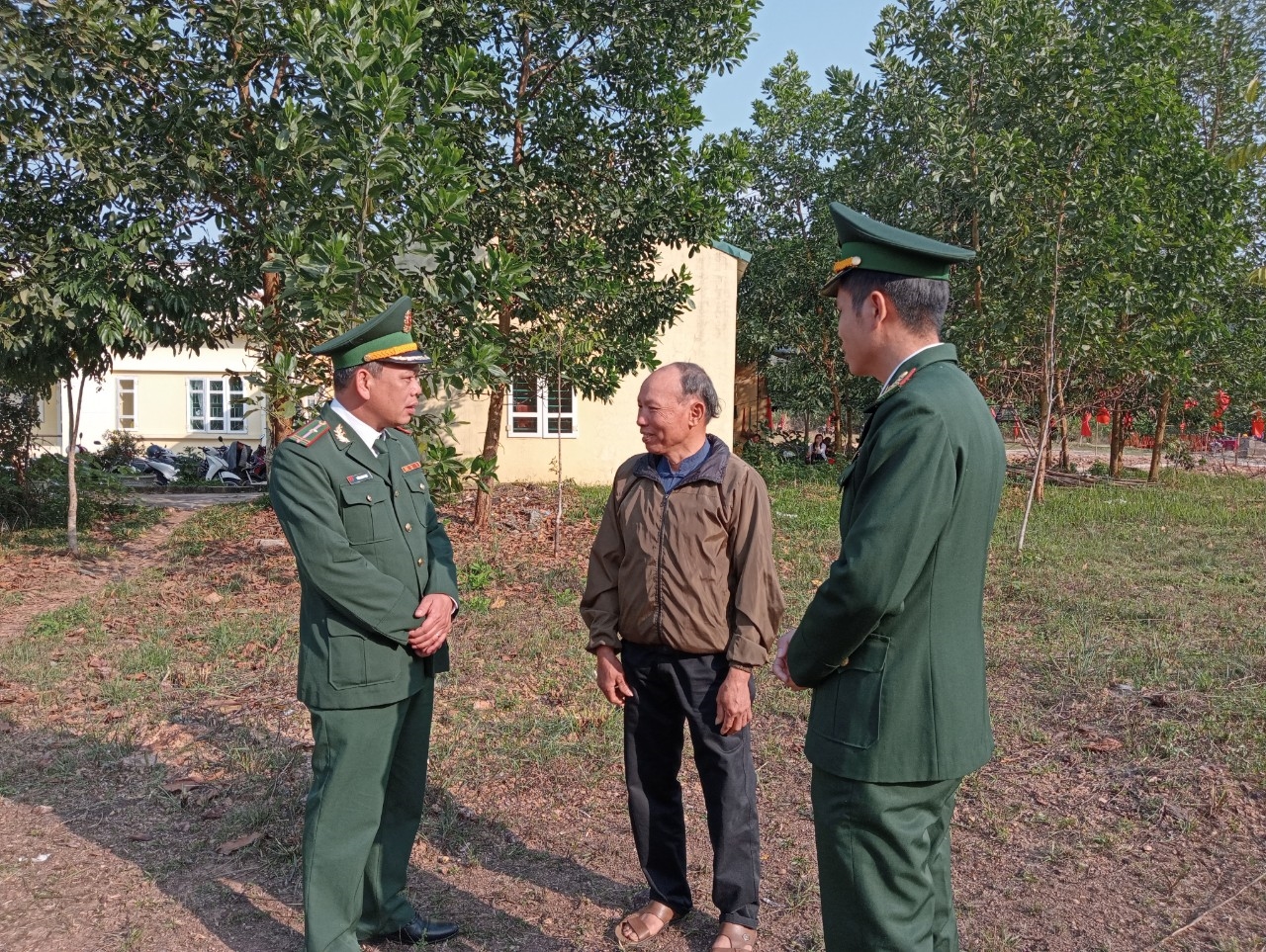 Những Người có uy tín xã Bắc Sơn thường xuyên trao đổi, thông tin với lực lượng biên phòng Những Người có uy tín xã Bắc Sơn thường xuyên trao đổi, thông tin với lực lượng biên phòng