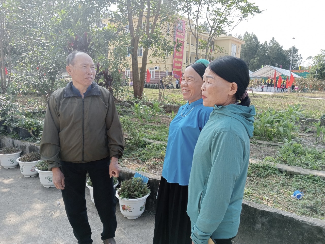 Người có uy tín trên địa bàn xã tích cực tuyên truyền, vận động người dân thực hiện chính sách, pháp luật của Nhà nước Người có uy tín trên địa bàn xã tích cực tuyên truyền, vận động người dân thực hiện chính sách, pháp luật của Nhà nước