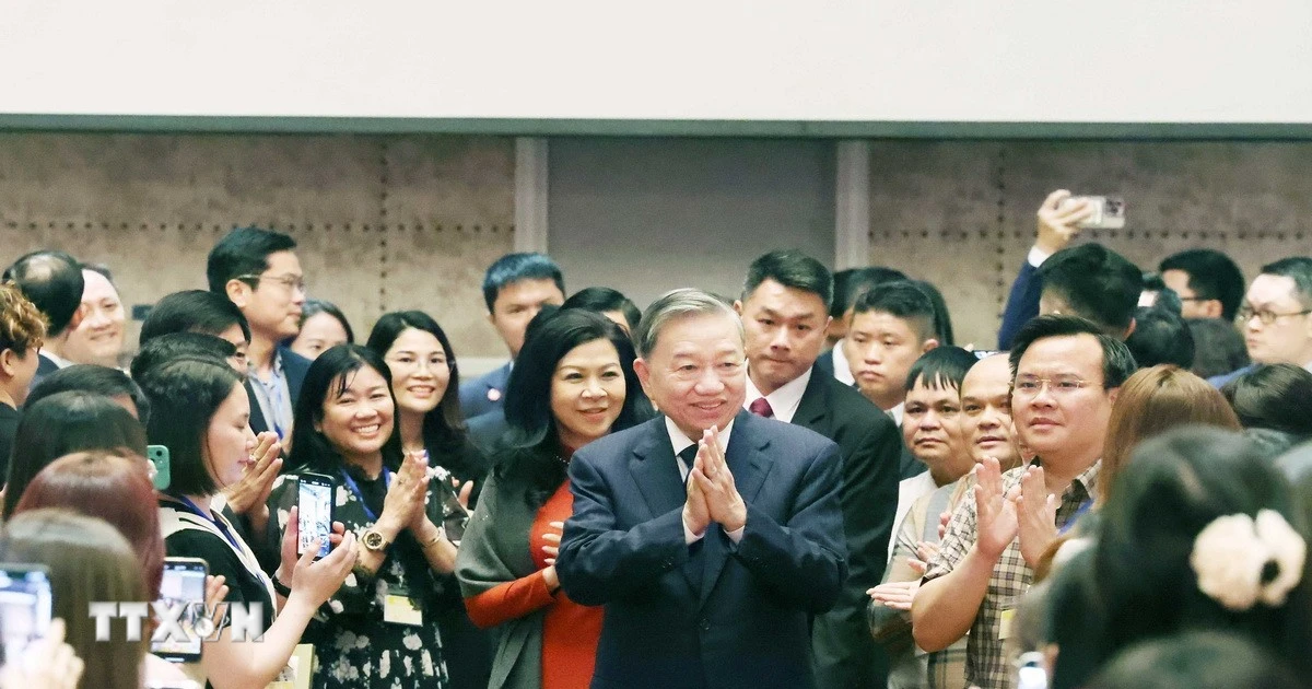 Tổng Bí thư: Xây dựng cộng đồng người Việt Nam tại Singapore ngày càng vững mạnh