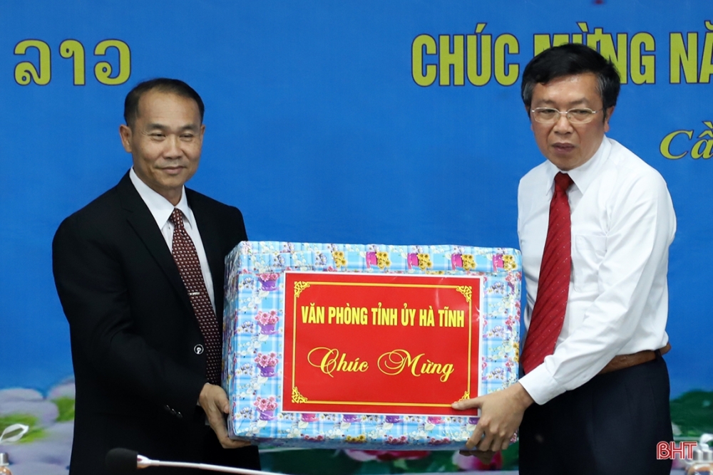 Hà Tĩnh chúc Tết cổ truyền Bunpimay chính quyền và nhân dân tỉnh Bôlykhămxay, Lào