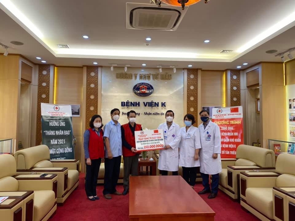 Đại sứ quán Trung Quốc hỗ trợ viện phí cho bệnh nhi khó khăn tại Viện K (Tân Triều)