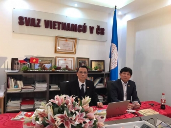 dsq viet nam tai sec de xuat som mo chuyen bay thang tao dieu kien cho ba con viet kieu hoi huong