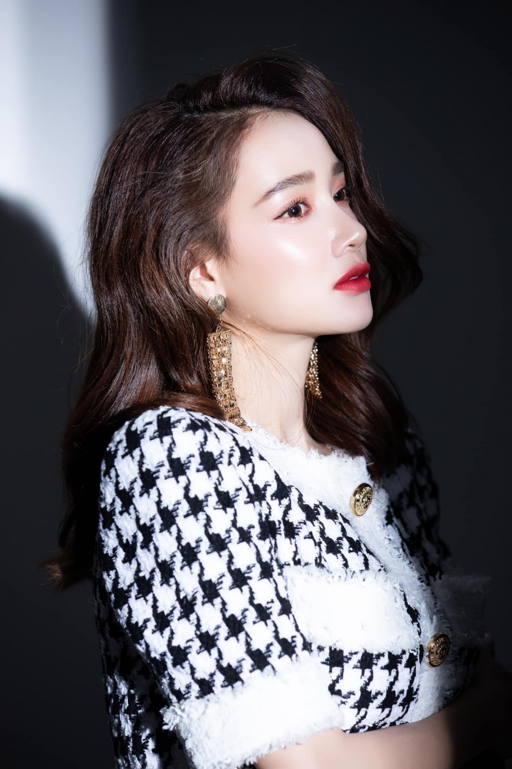 Tin Showbiz Việt ngày 19/4: Quốc Trường – Minh Hằng dính nghi vấn hẹn hò, phía Nhã Phương lên tiếng khi bị chỉ trích mắc bệnh ngôi sao