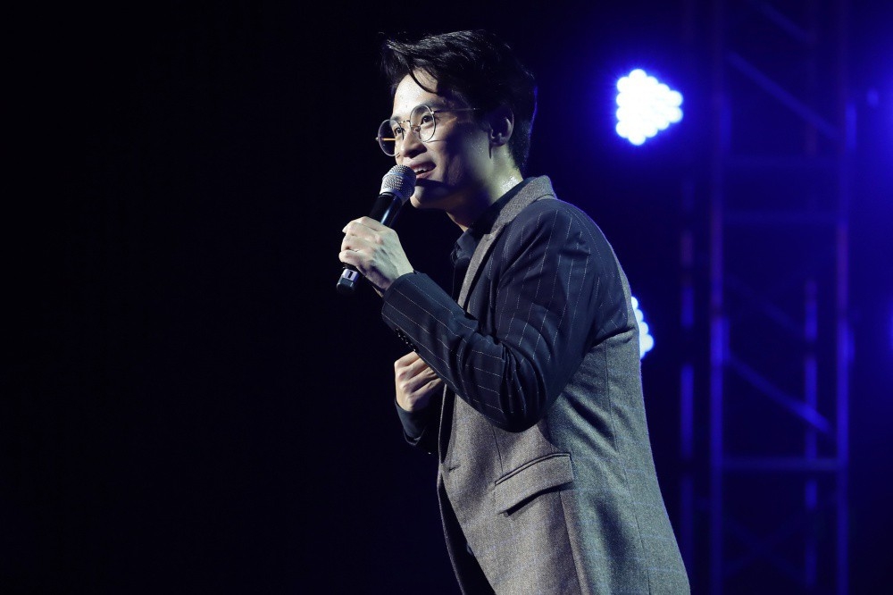 Tin Showbiz Việt ngày 22/4: Trường Giang lẻ loi tổ chức sinh nhật, Cao Thái Sơn bênh vực Ngọc Trinh