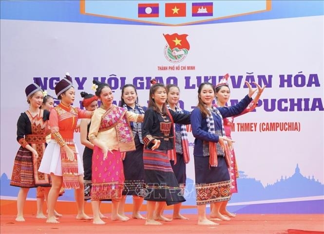 Sinh viên ba nước tham gia Ngày hội giao lưu văn hóa Việt Nam - Lào - Campuchia