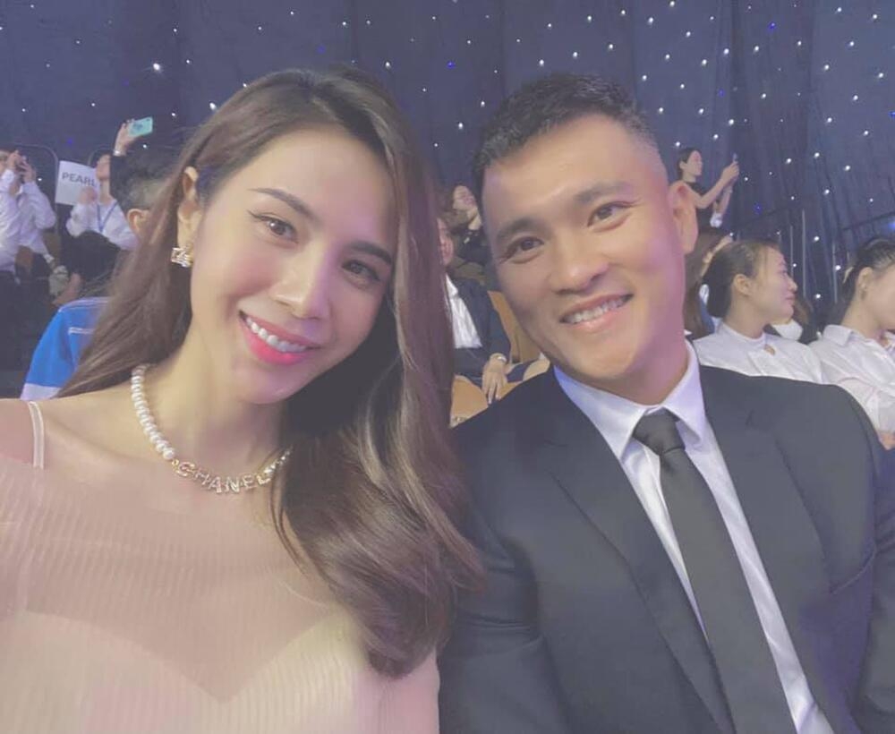Tin Showbiz Việt ngày 26/4: Vũ Khắc Tiệp – Ngọc Trinh chơi lớn khi tặng Iphone cho thí sinh đến casting