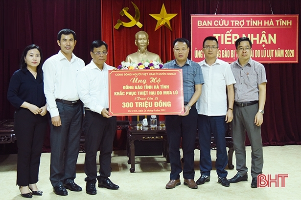 Cộng đồng người Việt tại nước ngoài hỗ trợ bà con vùng lũ Nghệ An, Hà Tĩnh 600 triệu đồng