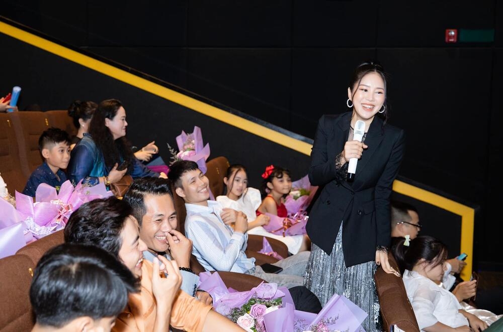 Tin Showbiz Việt ngày 28/4: Hoa hậu Hoàn Vũ Việt Nam 2021 nâng tuổi thí sinh, vợ đại gia Dũng 'lò vôi' chỉ trích Hoài Linh