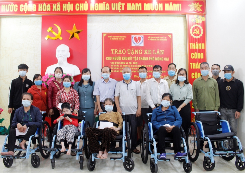FWM, GIBTK, HSCV trao tặng 20 xe lăn cho người khuyết tật TP Móng Cái (Quảng Ninh)