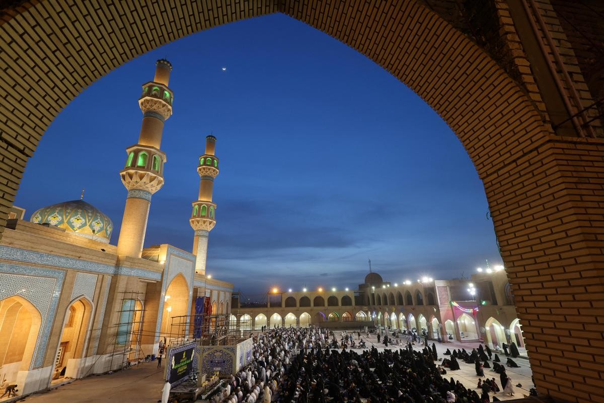 Hình ảnh những tín đồ Hồi giáo trên khắp thế giới đón tháng lễ Ramadan