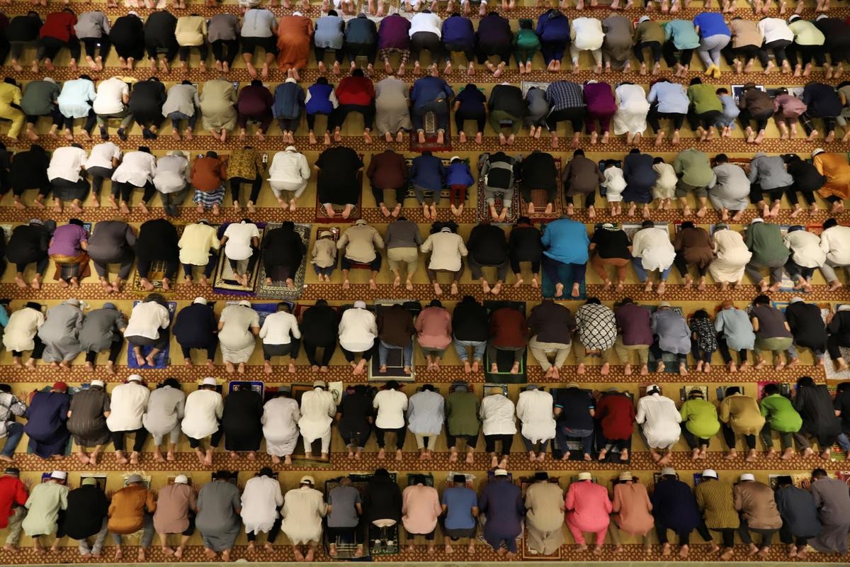 Hình ảnh những tín đồ Hồi giáo trên khắp thế giới đón tháng lễ Ramadan