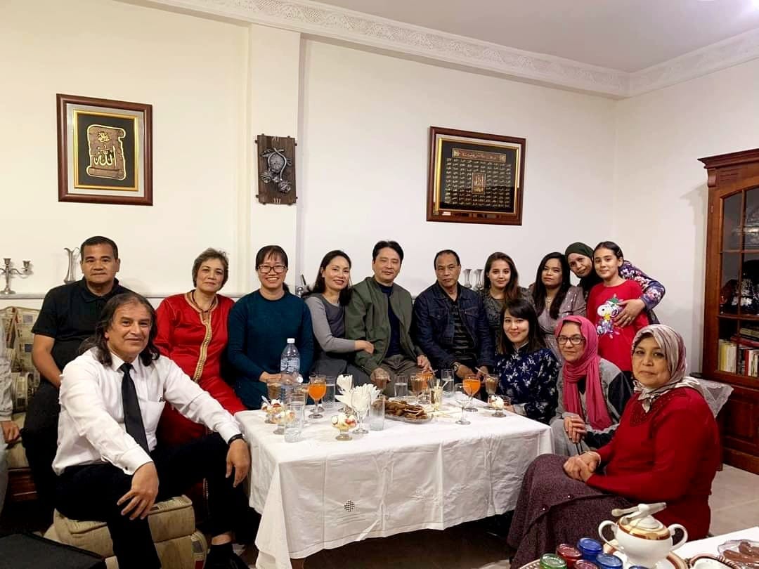 Thăm hỏi gia đình người Algeria gốc Việt