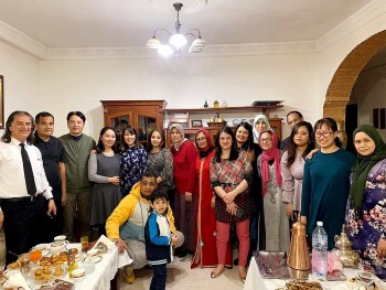 tham hoi gia dinh nguoi algeria goc viet