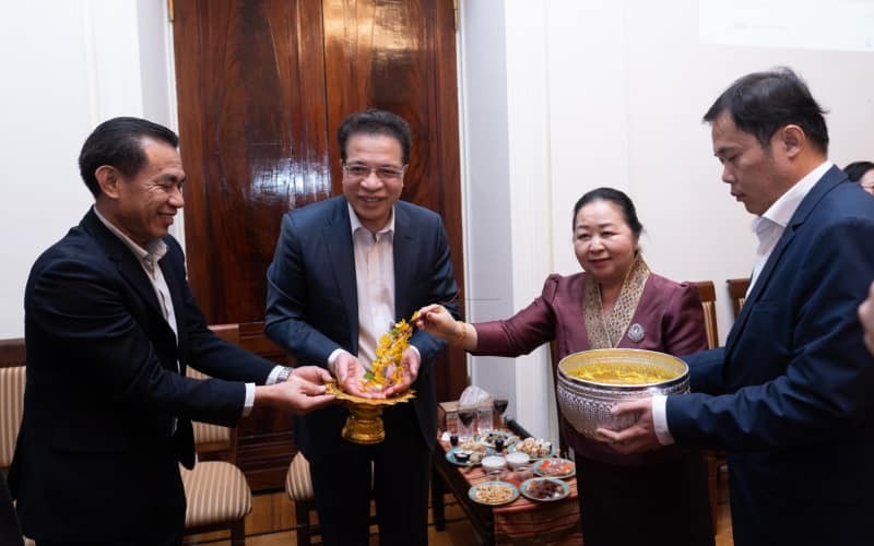 Đại sứ quán Việt Nam tại Nga chúc mừng Tết cổ truyền Lào