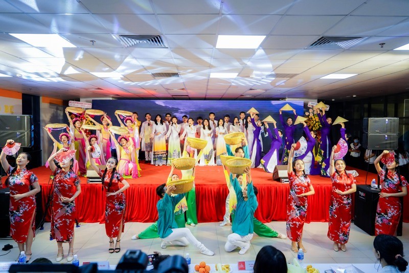 Hội thi văn nghệ Việt – Trung: tạo cầu nối giao lưu, gắn kết sinh viên ngành ngôn ngữ Trung Quốc