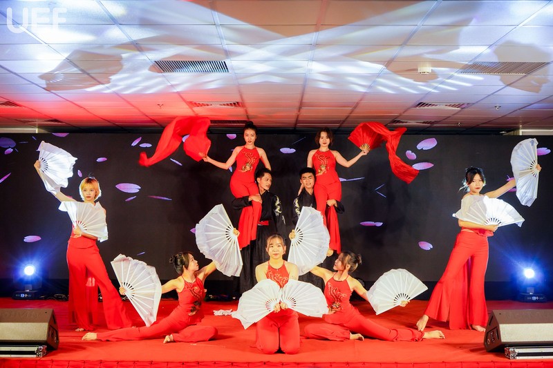 Hội thi văn nghệ Việt – Trung: tạo cầu nối giao lưu, gắn kết sinh viên ngành ngôn ngữ Trung Quốc