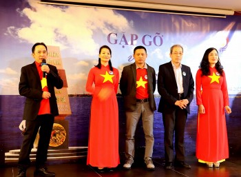Mang yêu thương, tin tưởng của kiều bào Ba Lan đến với quân, dân Trường Sa