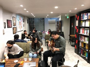 Quán cà phê và sách Việt duy nhất ở Nhật Bản