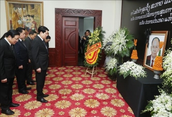 Lãnh đạo cấp cao Đảng, Nhà nước viếng đồng chí Khamtay Siphandone