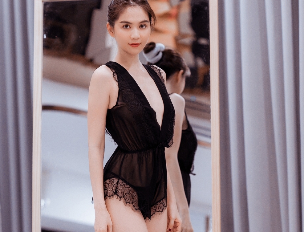 Tin tức showbiz Việt ngày 13/5: Ngọc Trinh lấn sân sang thiết kế nội y