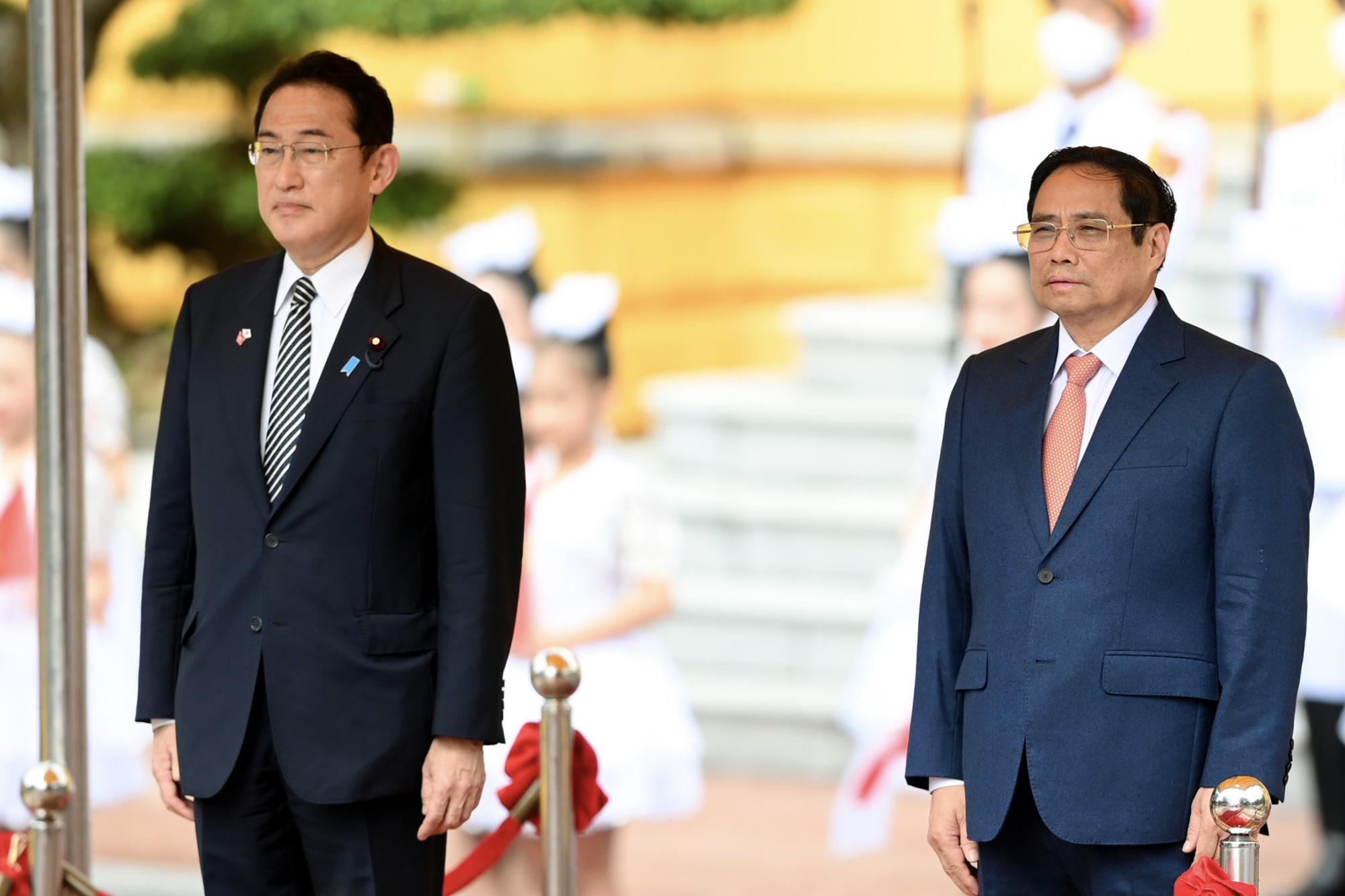 Thủ tướng Phạm Minh Chính đón, hội đàm với Thủ tướng Nhật Bản Kishida Fumio - Ảnh 1.