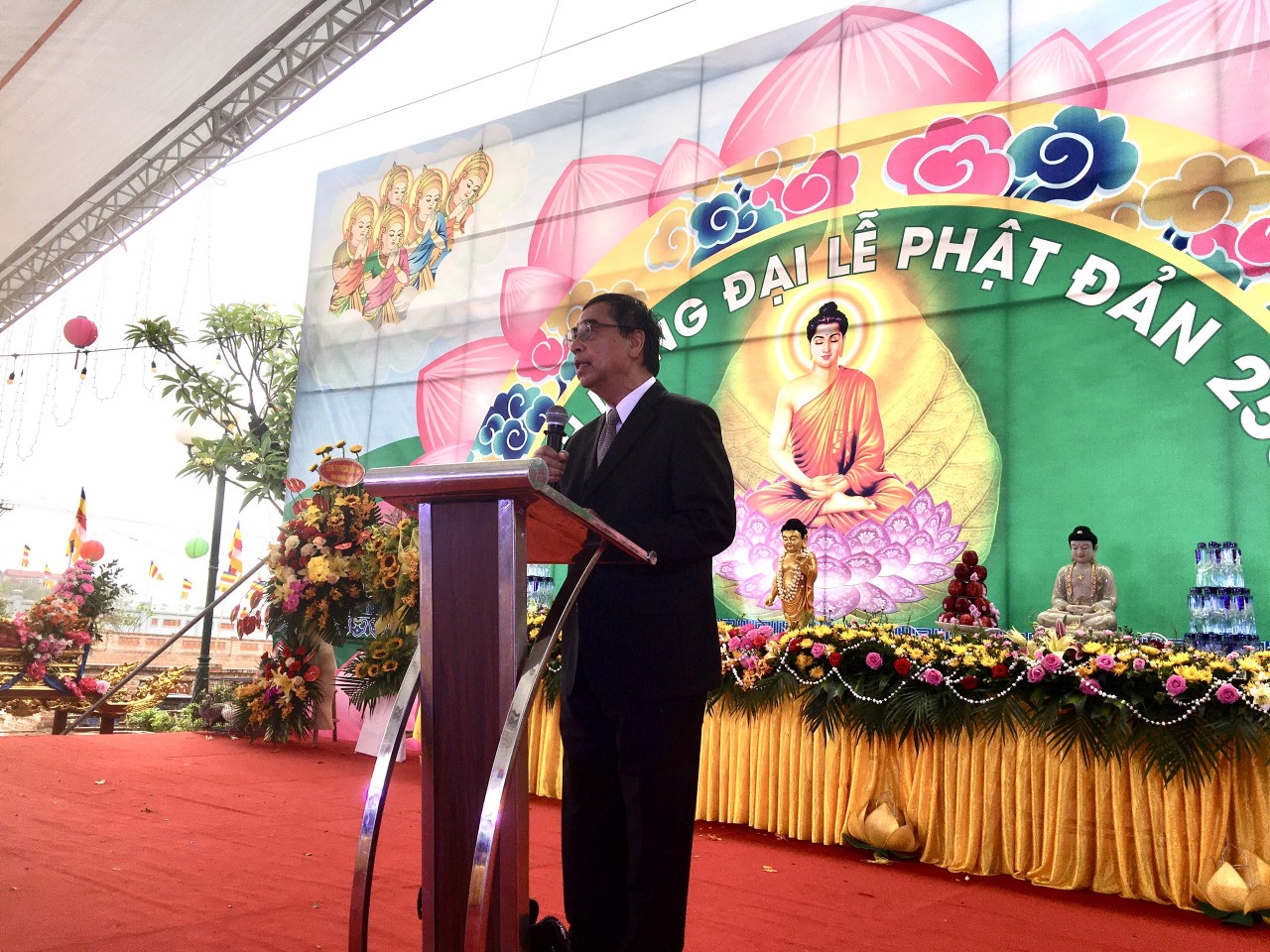 Hội liên lạc với người Việt Nam ở nước ngoài tham dự Đại lễ Phật đản tại chùa Khê Nữ