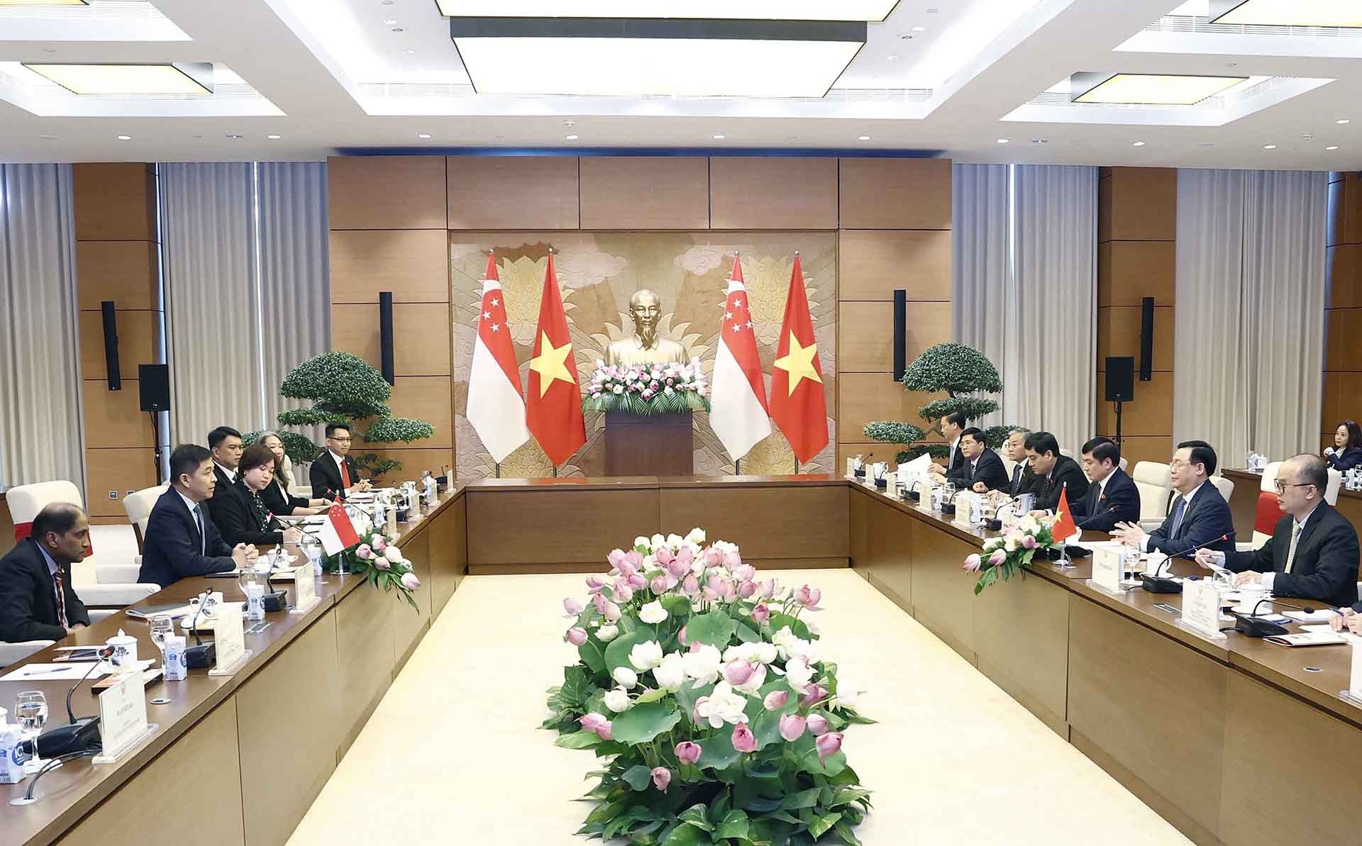 Chủ tịch Quốc hội Vương Đình Huệ hội đàm với Chủ tịch Quốc hội Singapore Tan Chuan-Jin