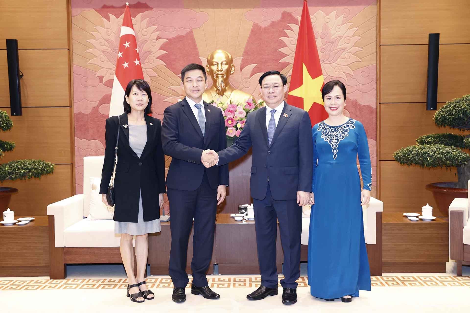 Chủ tịch Quốc hội Vương Đình Huệ hội đàm với Chủ tịch Quốc hội Singapore Tan Chuan-Jin
