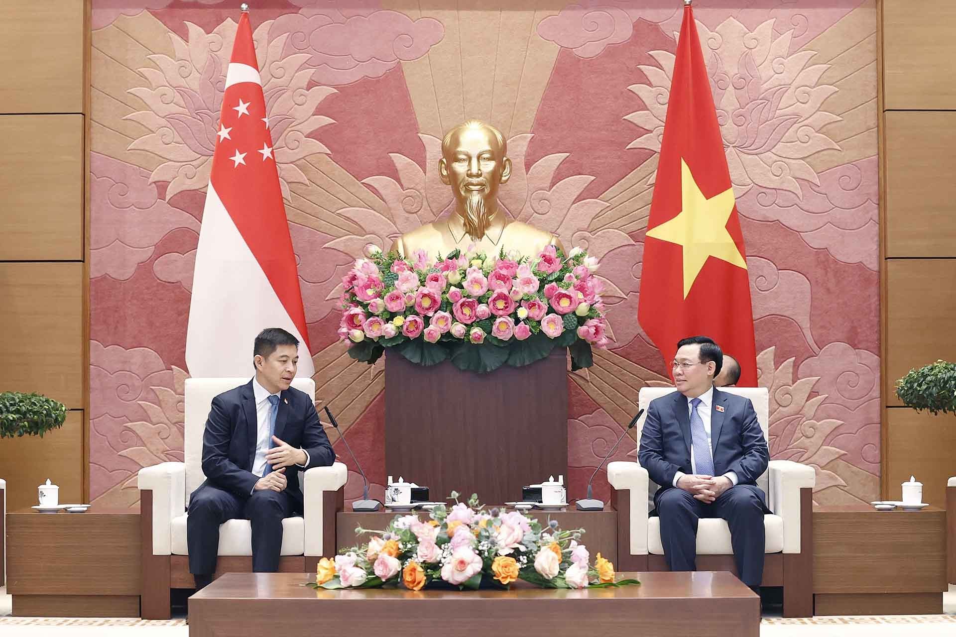 Chủ tịch Quốc hội Vương Đình Huệ hội đàm với Chủ tịch Quốc hội Singapore Tan Chuan-Jin