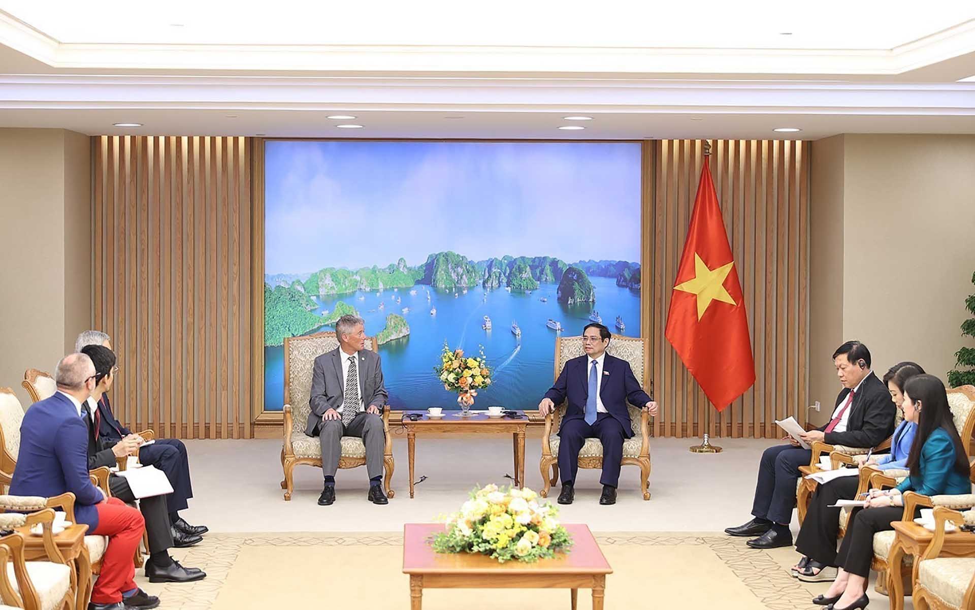 Thủ tướng Phạm Minh Chính tiếp Giáo sư Stewart Cole, Chủ tịch Viện Pasteur Paris (Pháp). (Nguồn: TTXVN)