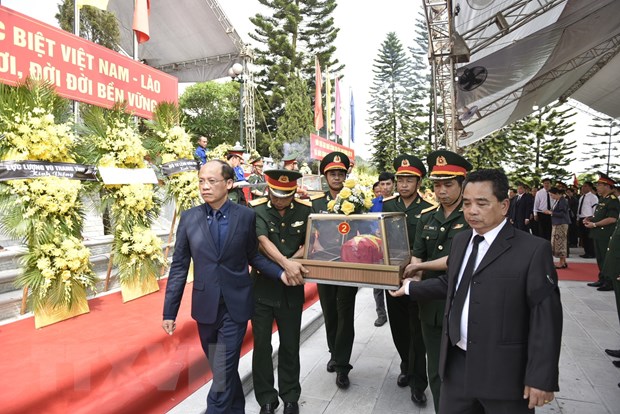 Ha Tinh don nhan 10 hai cot liet sy hy sinh tai nuoc ban Lao hinh anh 1