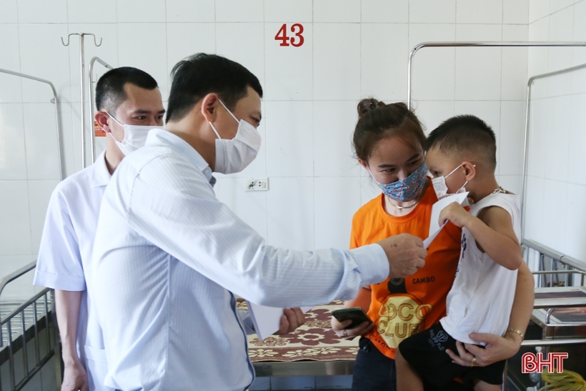 Nhiều hoạt động chăm lo, tặng quà cho trẻ em khuyết tật Việt Nam ngày Quốc tế thiếu nhi